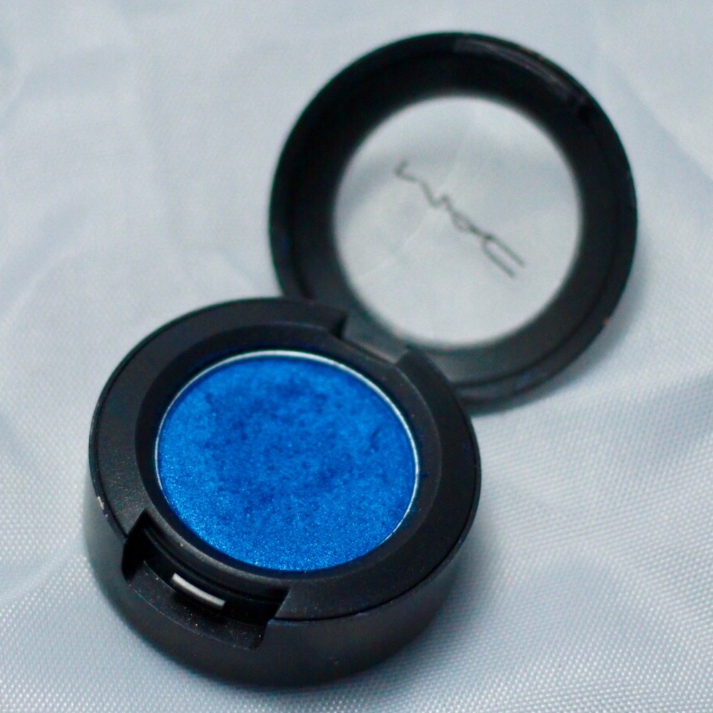 MAC blue eyeshadow Freshwater